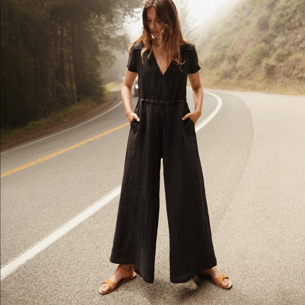 The Dawn Jumper in Noir Linen